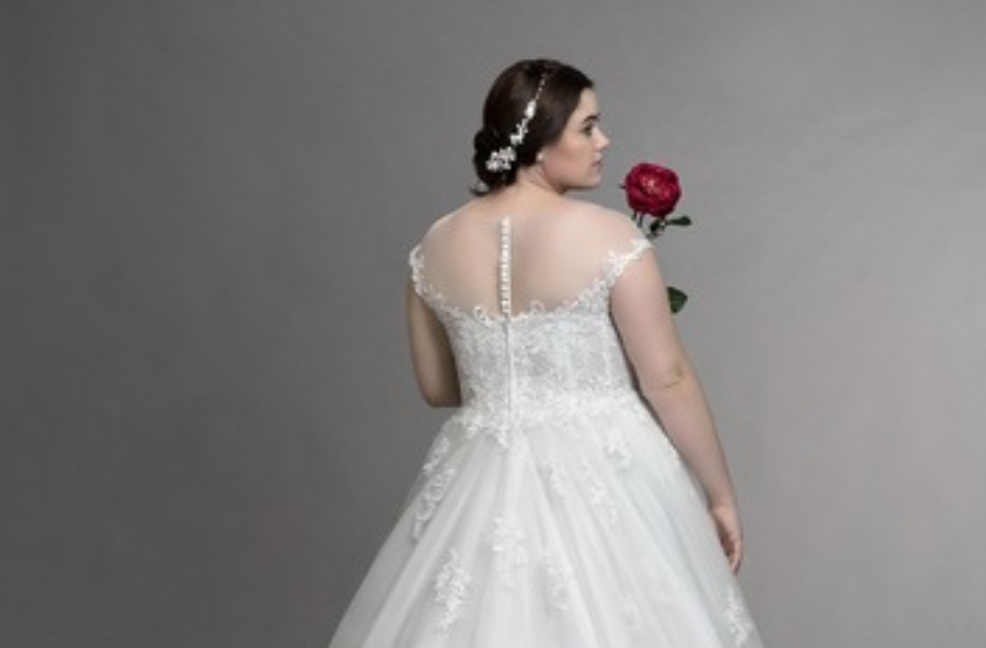 chic and curvy wedding dress