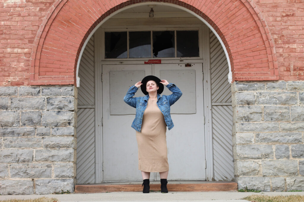 plus size neutral curvy outfit