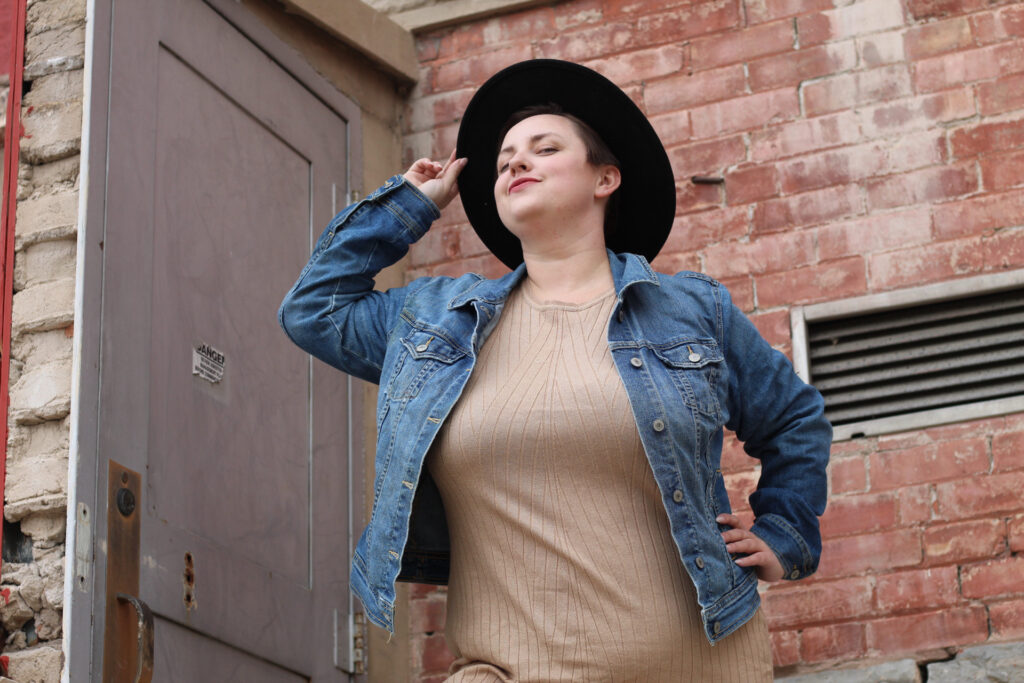 plus size neutral curvy outfit