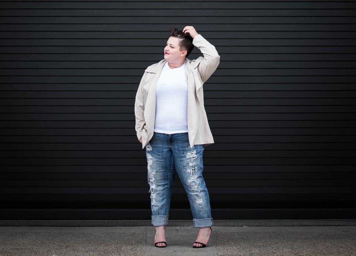 Overhale Dag Økonomi Styling Plus Size Boyfriend Jeans | Street Style Look Book - The Huntswoman