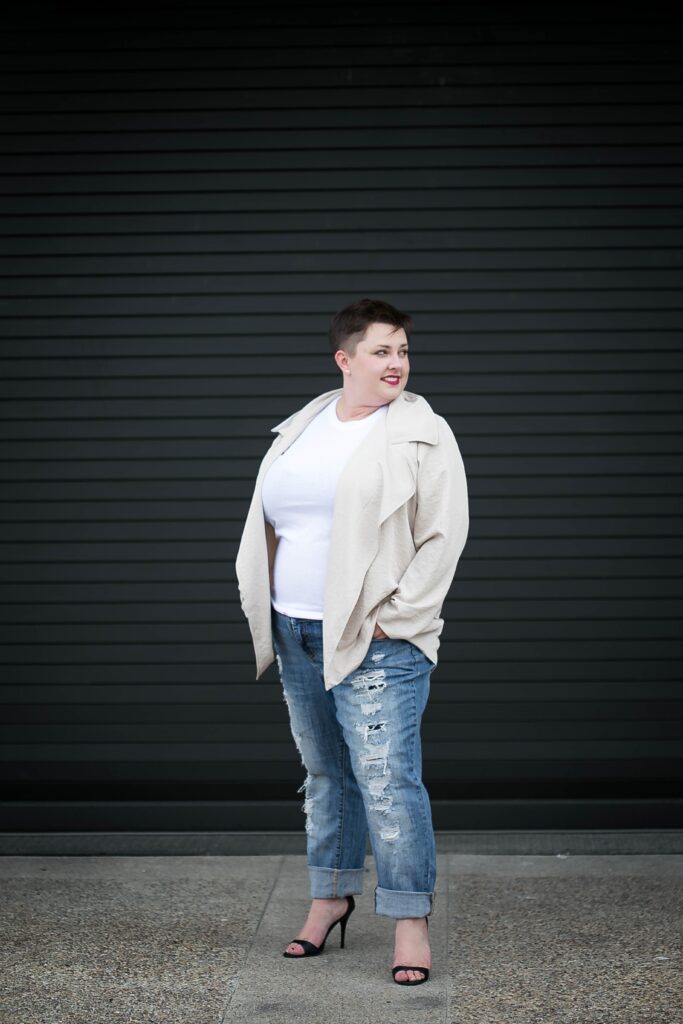 Outfit idea for plus size boyfriend jeans with white tee, heels and a jacket