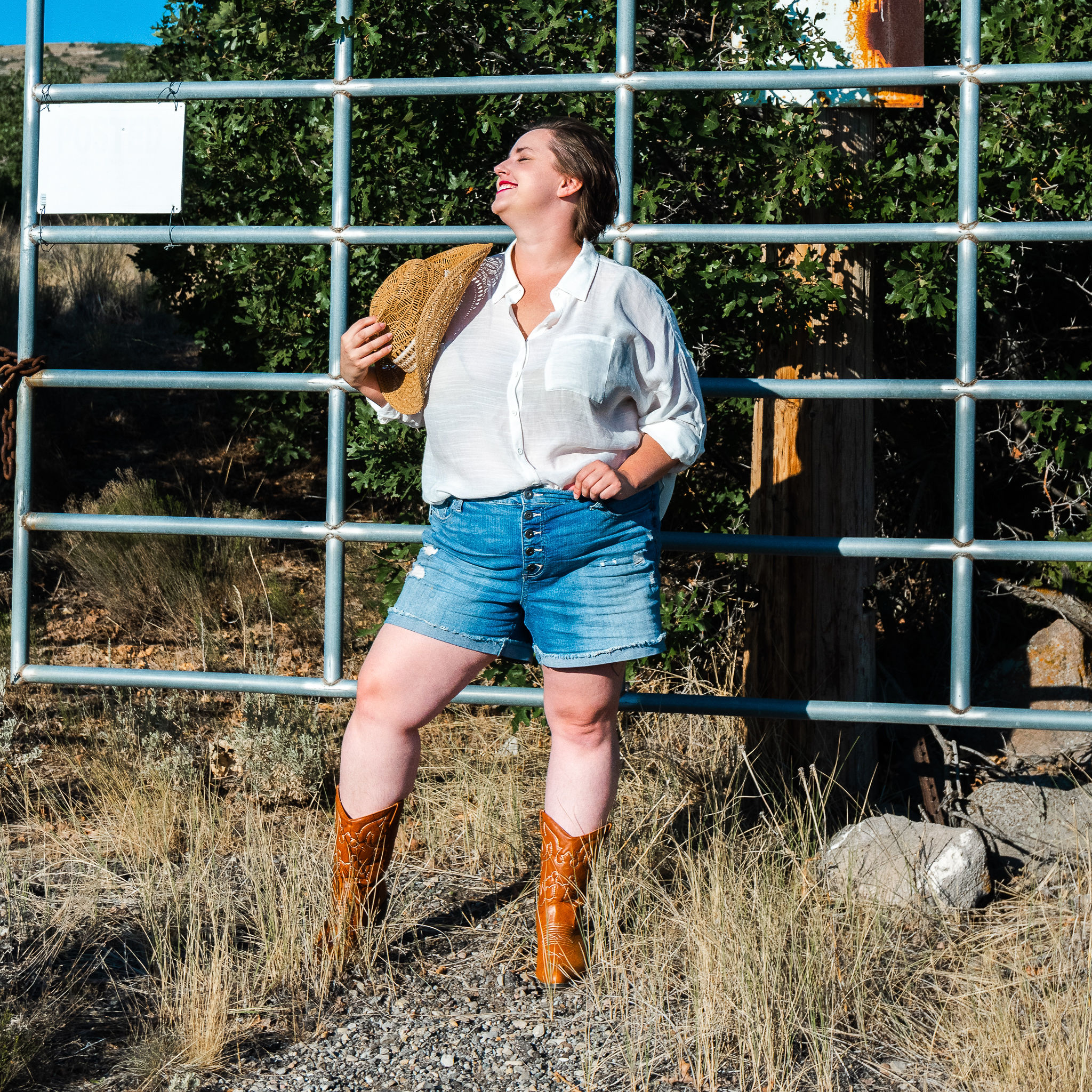 Plus Size Cowgirl Outfit | Country Fashion Editorial - The Huntswoman