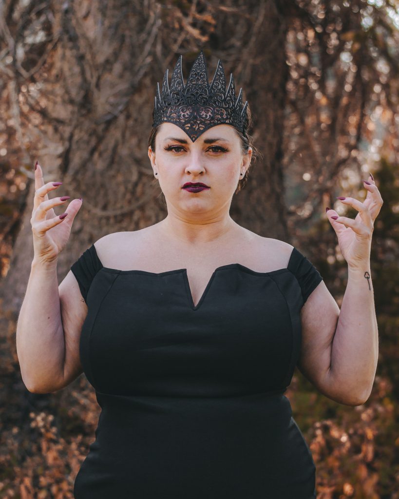 Easy DIY Evil Queen Halloween Costume