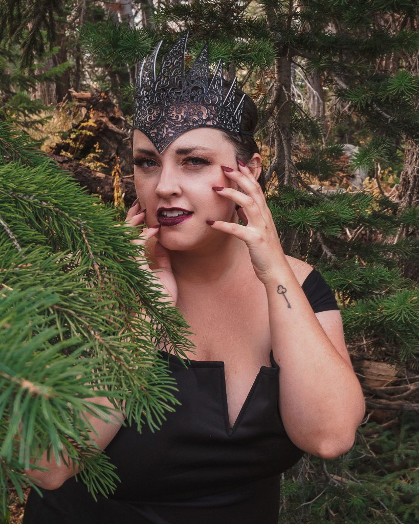 DIY Evil Queen Costume - Plus Size Halloween - The Huntswoman