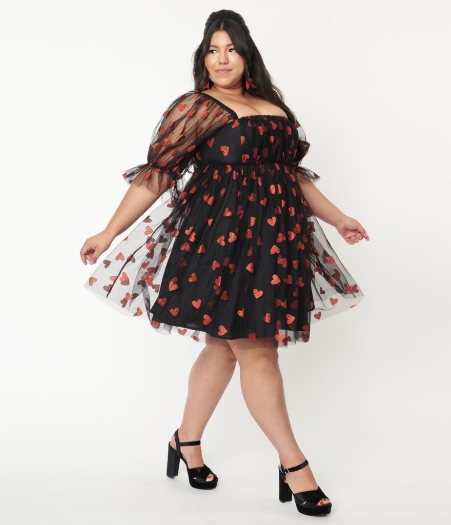 Plus Size Valentine's Day Outfits for Night - black dress with heart print