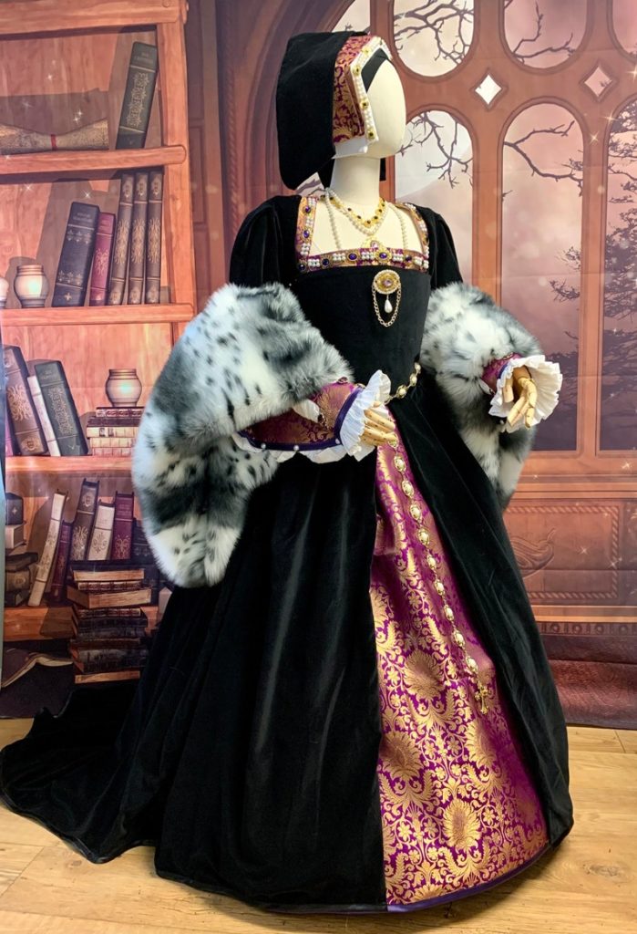 luxurious high end plus size renaissance Tudor costume with faux fur in black 