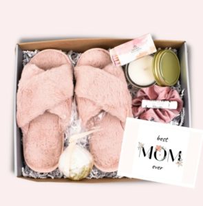 84 BEST Valentines Day Gifts for Mom in 2023 || Gifts She'll Actually ...