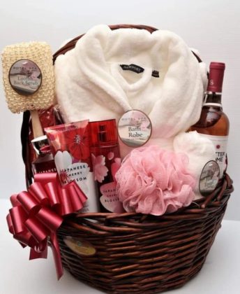 84 BEST Valentines Day Gifts for Mom in 2023 || Gifts She'll Actually ...
