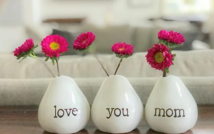 84 BEST Valentines Day Gifts for Mom in 2023 || Gifts She'll Actually ...